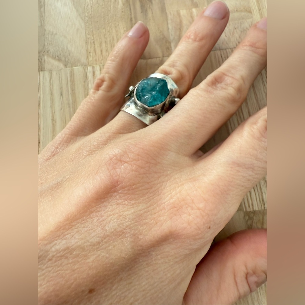 925 Sterling silver hammered rustic raw aquamarine green color stone ring - Picture 10 of 16